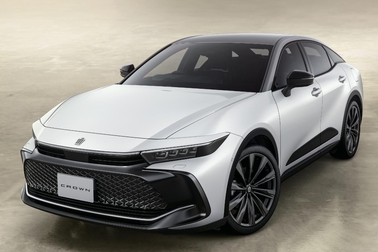 (左):特別仕様車 CROSSOVER RS “THE 70th” (ベース車両はCROSSOVER RS)