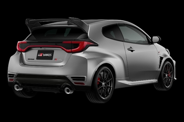 リヤ　RZ“High performance” + Aero performance package